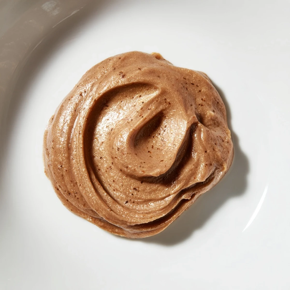 Emirati Al Madrooba, a creamy Emirati date paste with ghee, served warm beside flatbread.