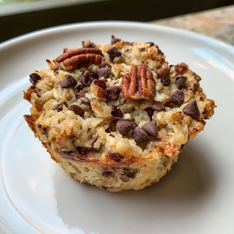 Golden-brown baked oatmeal cups with fresh berries, perfect for a quick and healthy breakfast.